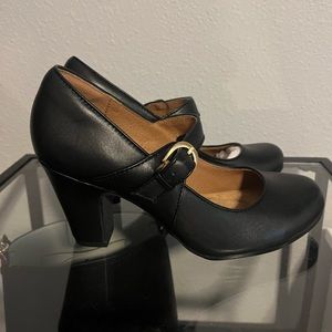 New Sofft Mary Jane shoes size 7 1/2 no box